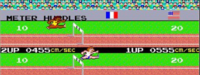  Track and Field – Gameplay-Screenshot mit zwei Sportlern, die im 200-Meter-Hürdenlauf antreten