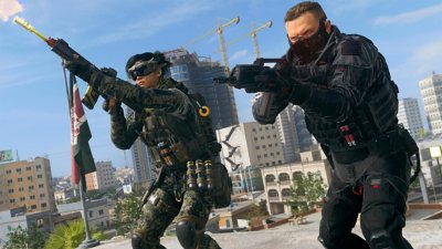 Call of Duty: Warzone screenshot showing two operators aiming assault rifles
