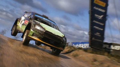 《EA SPORTS WRC》截屏，展示一辆赛车腾空跃起的瞬间