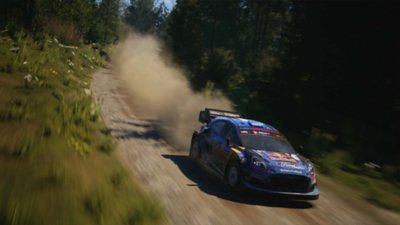EA Sports WRC – skjermbilde av en M-Sport Ford Puma Rally1 som suser gjennom en bane i en skog