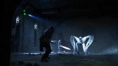 Personnage brandissant une épée face à un ennemi