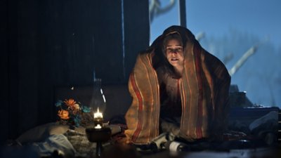 Enfant enveloppé dans une couverture