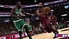 NBA 2K24 ekran görüntüsü Donovan Mitchell'ın bir Boston Celtics oyuncusuyla mücadelesini gösteriyor.