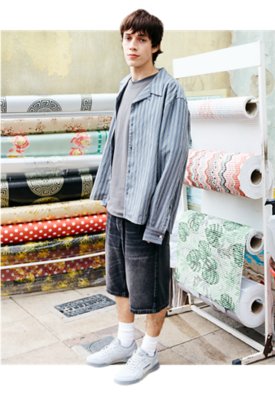 "PlayStation | Reebok"30周年アニバーサリーコレクション｜ワークアウトプラスの男性着用写真①