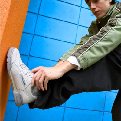 "PlayStation | Reebok"30周年アニバーサリーコレクション｜ワークアウトプラスの男性着用写真②