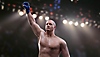 لقطة شاشة من لعبة UFC 5 تعرض Fedor Emelianenko يرفع قبضته التي يرتدي فيها القفاز في الهواء