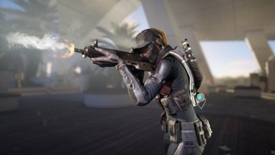 Captura de pantalla de XDefiant con una soldado disparando un fusil futurístico