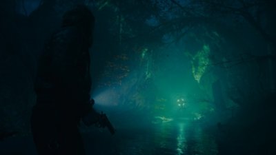 Capture d'écran d'Alan Wake 2: Night Springs – un environnement sinistre éclairé par une lumière verdâtre