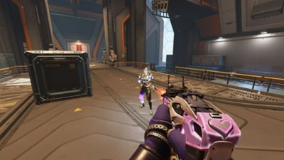 لقطة شاشة من الموسم 27 من Apex Legends تُظهر لاعبين يتقاتلان، أحدهما من منظور الشخصية