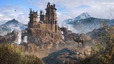 لقطة شاشة للعبة Assassin's Creed Mirage تعرض قاتلًا مقنعًا جالسًا فوق جمل ويحدق في سلسلة جبال كبيرة في الشرق الأوسط