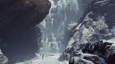 Screenshot aus Banishers: Ghosts of New Eden, auf dem eine frostige, felsige Umgebung gezeigt wird