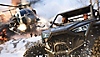 Battlefield 2042 5. Sezon ekran görüntüsü, saldıran helikopterinden hızla kaçan eski model bir arabayı gösteriyor
