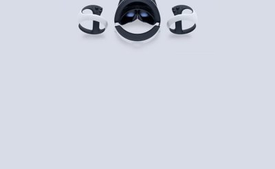  PS VR2 헤드셋 및 2 Sense 컨트롤러 위에서 본 모습