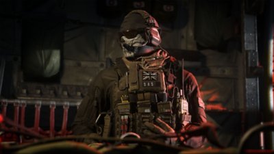 Capture d'écran de Call of Duty: Modern Warfare III représentant Ghost en tenue de combat, portant des lunettes de soleil sur son emblématique masque à tête de mort