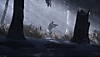 Captura de pantalla de Call of Duty: Modern Warfare III mostrando a un Operador andando a través de una zona forestal con el arma en ristre