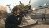 Call of Duty: Warzone-screenshot van twee operators die het vuur openen op rivalen die hen benaderen met een rubberboot en een jetski