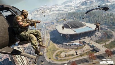 Verdansk'a paraşütle inen Operatörleri gösteren Call of Duty Warzone ekran görüntüsü