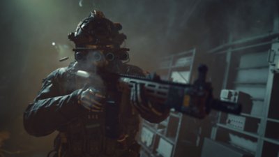 Capture d'écran de Call of Duty: Modern Warfare II (2022) - un personnage visant avec son arme et portant des lunettes de vision nocturne