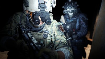 Captura de pantalla de Call of Duty: Modern Warfare 2 2022 que muestra a un personaje usando lentes de visión nocturna