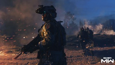 《決勝時刻：現代戰爭II 2022》螢幕截圖，顯示一名角色手持武器並戴著夜視鏡