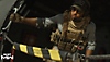 Call of Duty: Modern Warfare 2 2022 - captura de ecrã que mostra uma personagem a olhar de uma aeronave