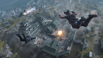 Capture d'écran de Call of Duty: Warzone montrant deux opérateurs arrivant en parachute dans l'arène de combat.
