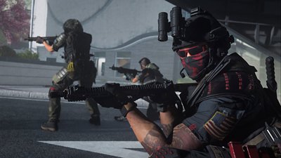 Call of Duty: Warzone screenshot showing three Operators entering the battlefield
