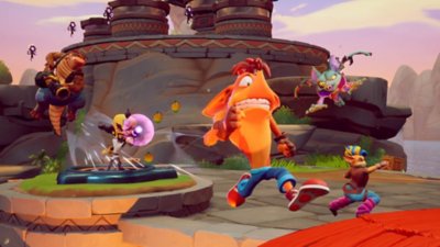 Crash Team Rumble ekran görüntüsü, saldıran Dingodile ve Cortex'ten kaçan Crash’i gösteriyor