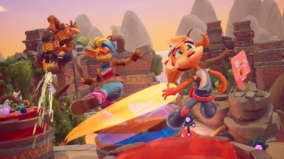 Crash Team Rumble – skjermbilde der Tawna sparker til Coco