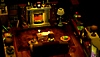 Crow Country-skærmbillede, der viser Mara Forest sidde på en sofa foran åben ild i en luksuriøs dagligstue.