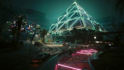 لقطة شاشة من لعبة Cyberpunk 2077: Phantom Liberty تعرض هرمًا ضخمًا مضاء بالنيون