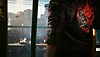 Екранна снимка на Cyberpunk 2077 версия 2.1 актуализация, показваща герой в самурайско яке, гледащ през прозореца