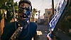 Dead Island 2 – знімок екрана, що зображує гравця, який однією рукою тримає за горло зомбі, а другою розмахує електричним клинком