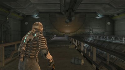 Artwork aus dem originalen Dead Space, auf dem Isaac in Richtung eines großen Hangars geht