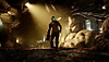 צילום מסך של Dead Space המציג את אייזק הולך במסדרון מלא בחומר דמוי בשר אדם