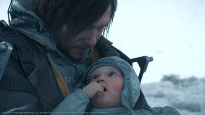 لقطة شاشة للعبة Death Stranding 2 تُظهر بطل القصة يحتضن طفلًا