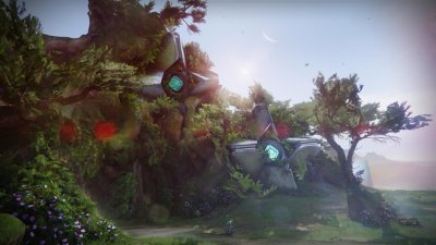 Destiny 2: 最終形態 岩の表面に埋め込まれている2つの巨大なゴーストのスクリーンショット