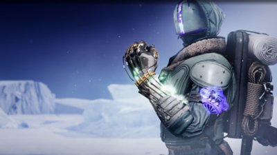 Screenshot van Destiny 2 uit de uitbreiding Beyond Light met een Guardian die een vuist maakt
