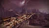 Destiny 2: The Final Shape-screenshot van oude voertuigen die aan het wegroesten zijn op een grote snelweg