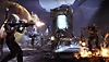 Destiny 2 拡張コンテンツ「孤独と影」の一場面。大きな敵が鎖つきの燃える武器を抱えているスクリーンショット