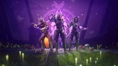 لقطة شاشة للعبة Destiny 2 تعرض ثلاثة حراس يرتدون عناصر تجميلية من فعالية Festival of the Lost