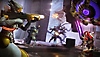 لقطة شاشة من Destiny 2 Into the Light تُظهر حراسًا يقاتلون في خريطة Midtown في مباراة ضمن نشاط Onslaught