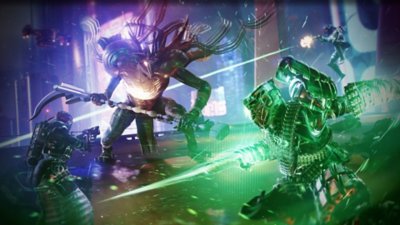 لقطة شاشة للعبة Destiny 2 من توسعة Lightfall تعرض مجموعة من الحراس يهاجمون عدوًا ضخمًا يحمل سلاحًا يشبه المنجل
