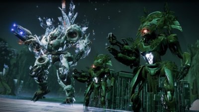 Screenshot van Destiny 2 uit de uitbreiding Shadowkeep met cyborg-achtige vijanden die op je af lopen