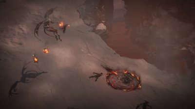 Screenshot aus Diablo IV Saison 4 Frische Beute, der einen von Flammen umgebenen Bogenschützen zeigt, wie er auf einen fliegenden Dämon schießt