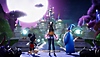 Екранна снимка на Disney Dreamlight Valley с Мики Маус, Мерлин и аватар на играч, гледащ към замък под голяма пълна луна