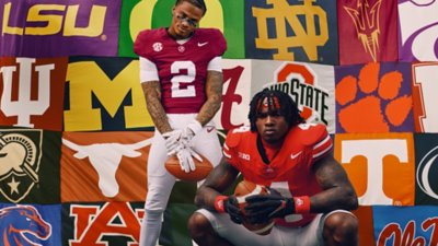 Arte promocional de EA SPORTS College Football 26 mostrando dois jogadores