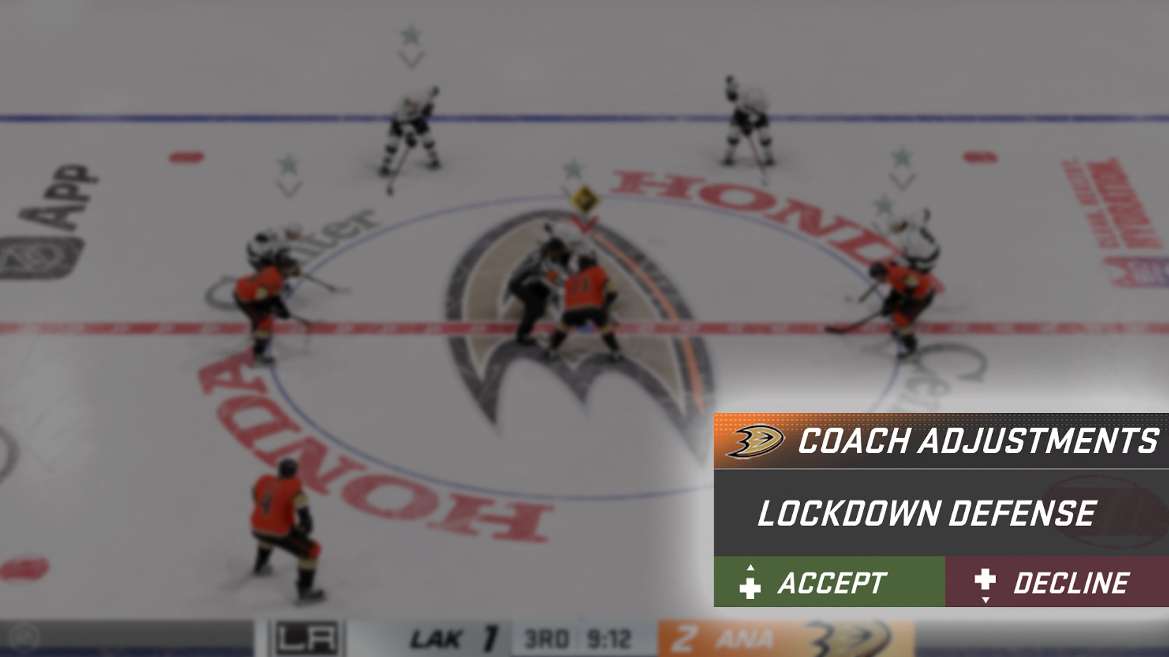 EA Sports NHL 23 – snímek obrazovky zobrazující defenzivní úpravy při hře