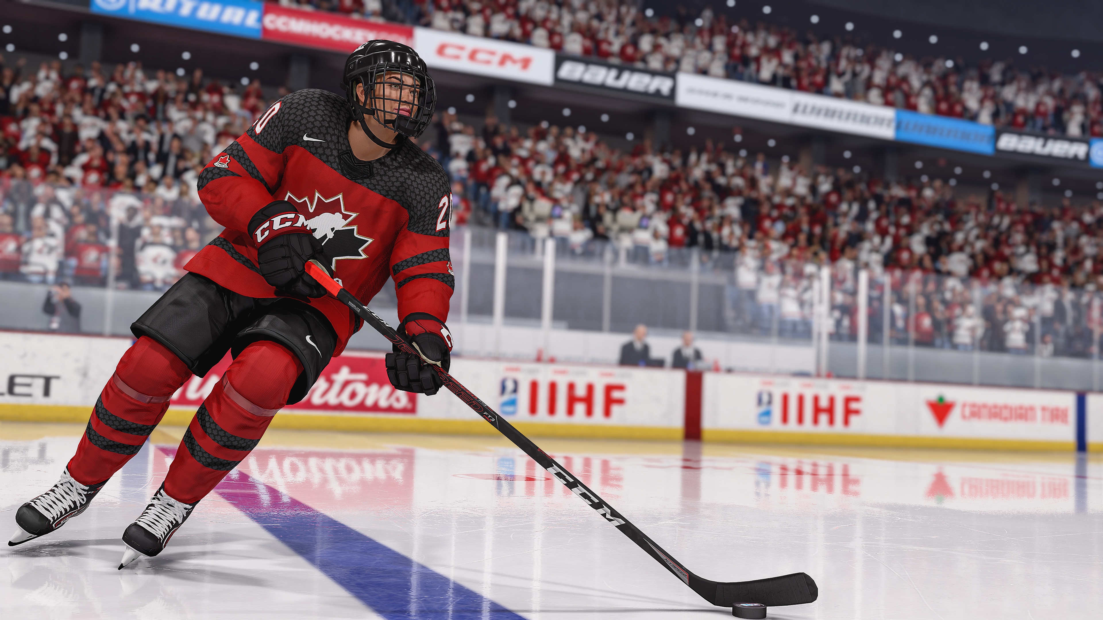 Captura de pantalla de EA Sports NHL 23 con un jugador de hockey patinando con el disco.