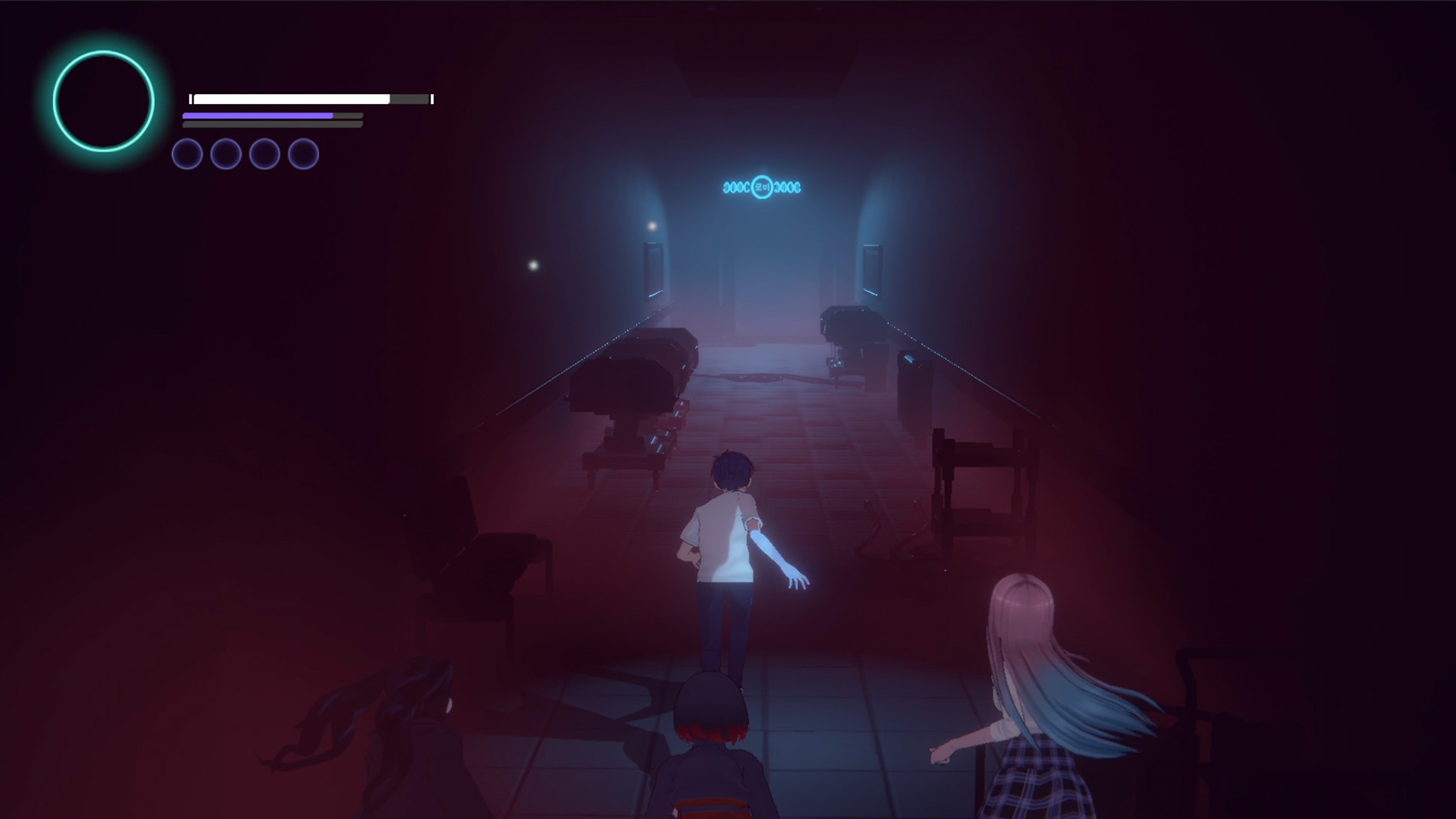 لقطة شاشة من لعبة Eternights بها شخصيتين في سن المرحلة الثانوية يركضان في ممر ضيق خافت الإضاءة. 